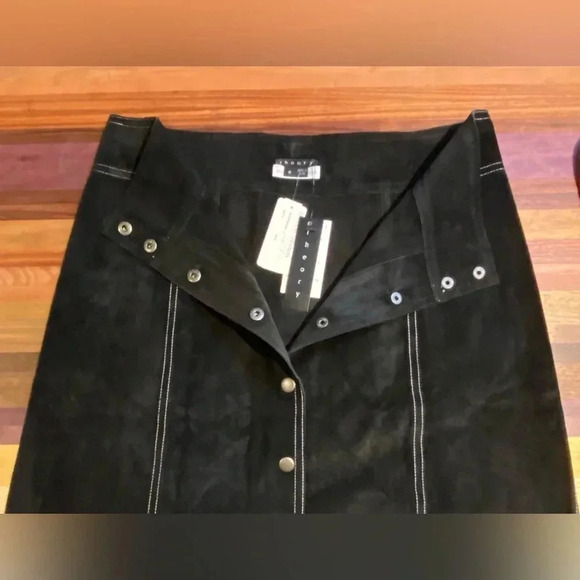 theory Snap-front Black Suede Skirt with topstitching, size 6, NWT - Picture 3 of 9